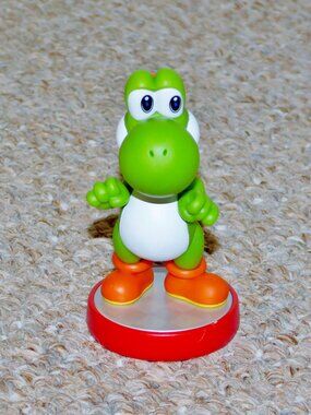 Nintendo Wii U Amiibo Super Mario Bros. Series Yoshi Figure Red Base